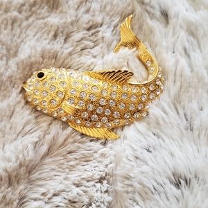 Goldtone vintage brooche